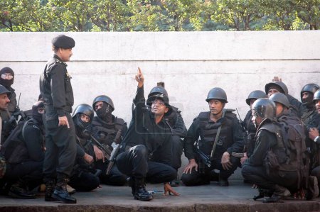 Foto de Guardias de Seguridad Nacional Los comandos del NSG se preparan para combatir a los terroristas muyahidines Deccan en el hotel Taj Mahal. Bombay Mumbai. Maharashtra. India 26 noviembre 2008 - Imagen libre de derechos
