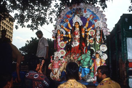 Foto de Multitud celebrando el Festival de Durga, India - Imagen libre de derechos