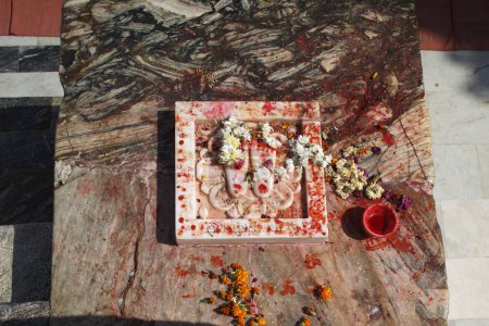 Téléchargez les photos : Footstep adoré dans le temple Jagdish ; Udaipur ; Rajasthan ; Inde - en image libre de droit