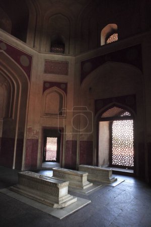 Téléchargez les photos : Chambre funéraire subsidiaire de la tombe de la chambre d'un membre de la famille dans la tombe de Humayun construite en 1570, Delhi, Inde Site du patrimoine mondial de l'UNESCO - en image libre de droit