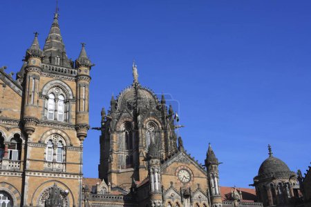 Foto de Chhatrapati Shivaji Terminus (anteriormente Victoria Terminus) Arquitectura gótica victoriana de renacimiento mezclada con la arquitectura tradicional india construida entre 1878 y 1888 Indian Railway Station; Bombay Mumbai; Maharashtra; India UNESCO World Heritag - Imagen libre de derechos