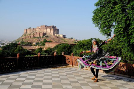 Foto de Danza folclórica Kalbeliya en meherangarh fort Jodhpur, Rajastán, India - Imagen libre de derechos