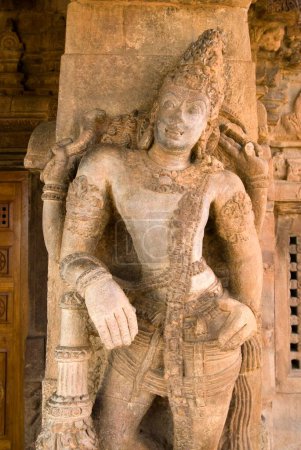 Téléchargez les photos : Guardian Dwarapalaka sculpture ; Site du patrimoine mondial de l'UNESCO ; Virupaksha temple est l'architecture dravidienne construite par la reine Lokamahadevi huit siècle à Pattadakal ; Karnataka ; Inde - en image libre de droit