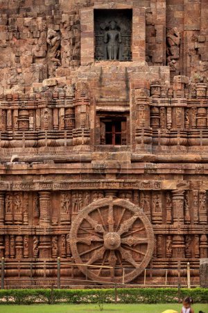 Téléchargez les photos : Roue chariot du temple du Soleil à Orrisa Inde - en image libre de droit