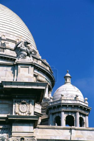 Téléchargez les photos : Gros plan sur le balcon et le dôme du Victoria Memorial, Calcutta, Bengale occidental, Inde - en image libre de droit
