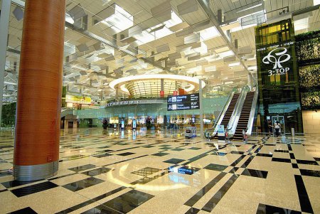 Téléchargez les photos : Intérieur du terminal de l'aéroport, Singapour - en image libre de droit