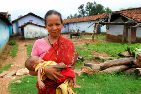 Téléchargez les photos : Ho tribus femme avec bébé, Chakradharpur, Jharkhand, Inde - en image libre de droit