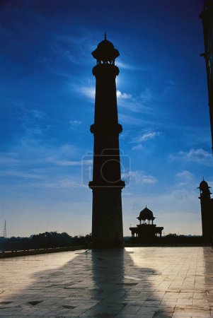 Téléchargez les photos : Minaret au Taj Mahal Septième Merveille du Monde, Agra, Uttar Pradesh, Inde - en image libre de droit