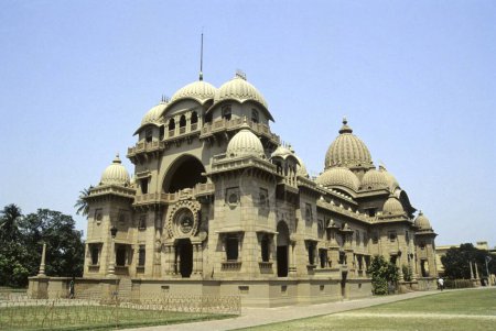 Téléchargez les photos : Temple Ramakrishna ; mathématiques de Belur ; calcutta ; bengale occidental ; Inde - en image libre de droit