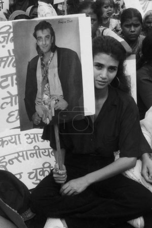 Téléchargez les photos : Vieux millésime indien années 1980 noir et blanc bollywood cinéma hindi film acteur, Inde, Priya Dutt Roncon, politicien indien - en image libre de droit