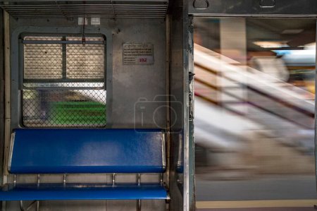 Foto de Coche de tren vacío, thane, maharashtra, india, asia - Imagen libre de derechos