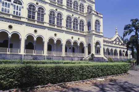 Fenster und Bögen des Aga Khan Palace, Pune, Maharashtra, Indien, Asien