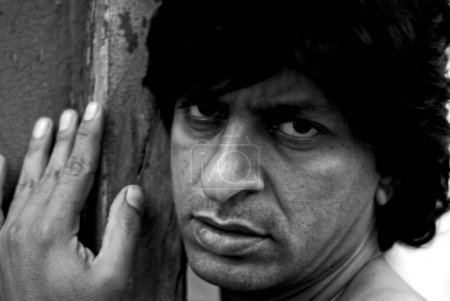 Téléchargez les photos : Portrait de l'activiste théâtral Alok Ulfat à Nanhi Dunya, Dehradun, Uttaranchal, Inde - en image libre de droit