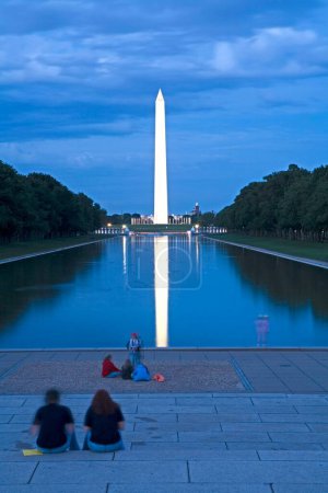 Téléchargez les photos : Un monument de 555 pieds de haut à Washington s'élève au-dessus du centre commercial à Washington DC ; États-Unis États-Unis d'Amérique - en image libre de droit