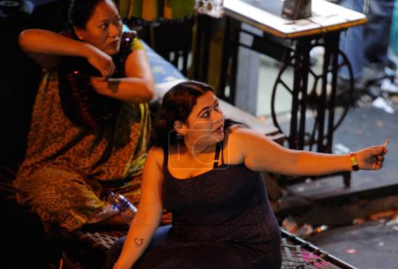 Téléchargez les photos : Prostituée dans kamathipura. Bombay Mumbai. Maharashtra. Inde - en image libre de droit
