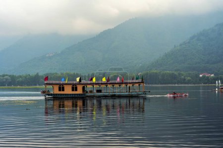 Téléchargez les photos : Bateau à Dal Lake, Srinagar, Cachemire, Inde, Asie - en image libre de droit