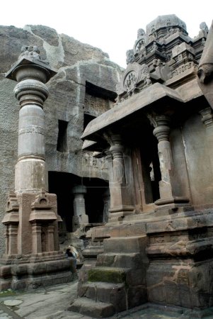Téléchargez les photos : Temple dans les grottes d'Ellora ; Aurangabad ; Maharashtra ; Inde - en image libre de droit