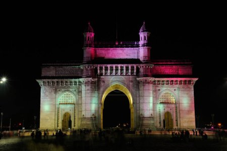 Foto de Puerta de entrada de iluminación de la India, Mumbai, Maharashtra, India, Asia - Imagen libre de derechos