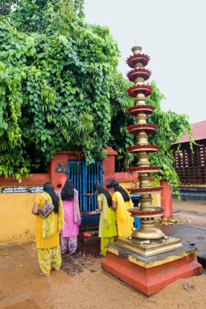Téléchargez les photos : Le plus ancien temple Mahadeva ou Shiva à Vaikom, Kerala, Inde - en image libre de droit