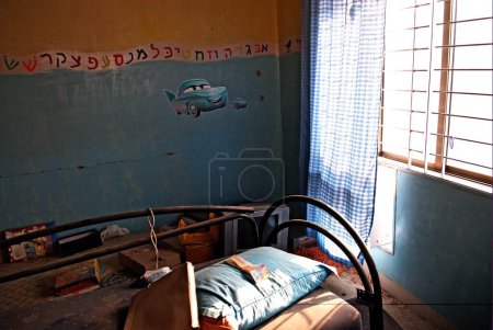 Téléchargez les photos : Chambre à coucher détruite au centre communautaire juif de nariman house par des terroristes moudjahidines décains attentat à Bombay Mumbai, Maharashtra, Inde 17-février-2009 - en image libre de droit