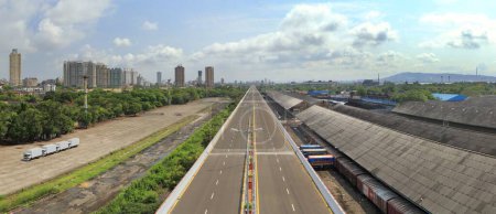 Téléchargez les photos : Autoroute de l'Est Survol de Mumbai Maharashtra Inde Asie - en image libre de droit