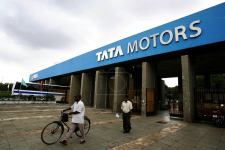Téléchargez les photos : Porte principale de l'usine de moteurs Tata, Pimpri près de Pune, Maharashtra, Inde - en image libre de droit
