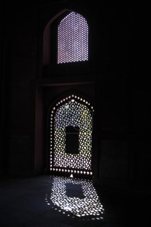 Jali of Barber 's Grab in Humayuns Grabanlage, erbaut 1570 aus rotem Sandstein, Mogul-Architektur, Delhi, Indien UNESCO-Weltkulturerbe