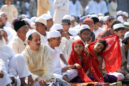 Téléchargez les photos : Les pèlerins se rassemblent sur Ramzan ID à Calcutta, Bengale occidental, Inde - en image libre de droit