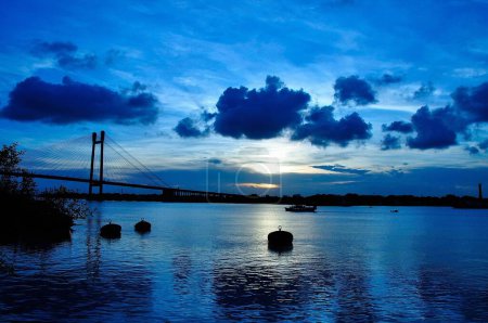 Téléchargez les photos : Coucher De Soleil Sur Environ Rivière Vidyasagar Setu Howrah Bridge Calcutta Bengale Occidental Inde Asie - en image libre de droit