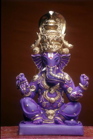 Téléchargez les photos : Une statue d'éléphant dirigé dieu Lord Ganesha, Inde - en image libre de droit
