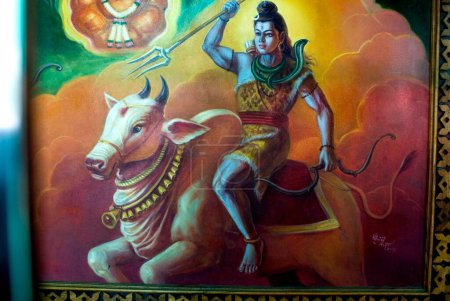 Téléchargez les photos : Dieu Shiva sur taureau ou nandi à Ashtvinayak Shri Mahaganpati, Ranjangaon, Maharashtra, Inde - en image libre de droit