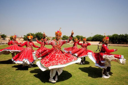Foto de Bailarines folclóricos de Gher en festivales marwar, Jodhpur, Rajasthan, India - Imagen libre de derechos