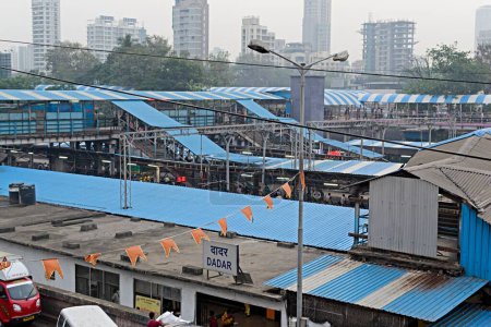 Téléchargez les photos : Gare de Dadar Mumbai, Maharashtra, Inde, Asie - en image libre de droit