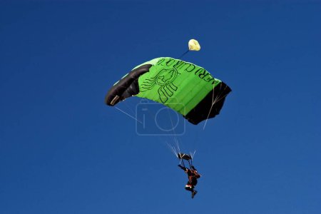 Foto de Paracaidistas de la Fuerza Aérea, Desert Festival 2004, Jaisalmer, Rajasthan, India - Imagen libre de derechos