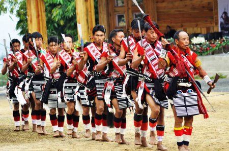 Foto de Tribu Naga en el festival Hornbill, Kohima, pueblo Kisama, Nagaland, noreste, India - Imagen libre de derechos