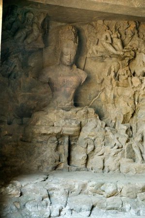 Statue de Siva Yogisvara dans les grottes d'Elephanta ; Bombay Mumbai ; Maharashtra ; Inde ; Asie
