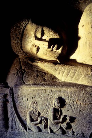 Téléchargez les photos : Recline Buddha, Grottes Ajanta, Aurangabad, Maharashtra, Inde - en image libre de droit