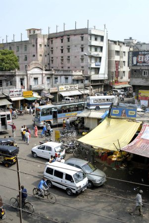 Téléchargez les photos : Trafic près de Indore bus stand, Madhya Pradesh, Inde - en image libre de droit