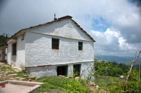 Téléchargez les photos : Maisons conventionnelles des villages himalayens de uttarakhand Inde Asie - en image libre de droit
