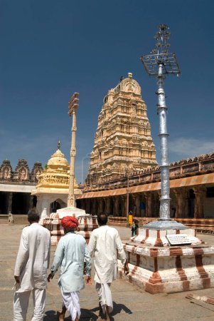 Téléchargez les photos : Temple Virupaksha à Hampi, Karnataka, Inde - en image libre de droit