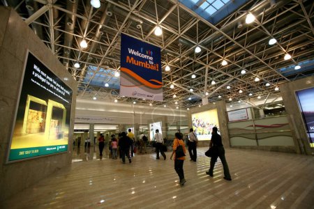 Téléchargez les photos : Terminal international nouvellement amélioré de l'aéroport Chhatrapati Shivaji Maharaj ; Bombay Mumbai ; Maharashtra ; Inde - en image libre de droit