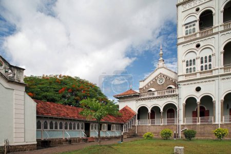 Téléchargez les photos : Monument du patrimoine Palais Aga Khan, Pune, Maharashtra, Inde - en image libre de droit