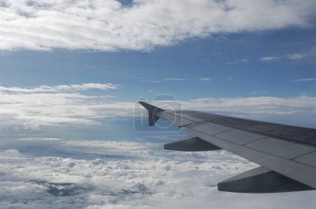 Foto de Nubes con alas vistas desde aviones - Imagen libre de derechos