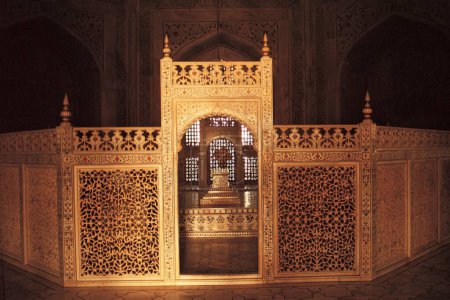 Taj mahal tomb chamber, agra, delhi, india, asia