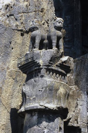 Ruinas de Ashok Stambha, Cuevas de Karla, Lonavala, District Pune, Maharashtra, India, Asia