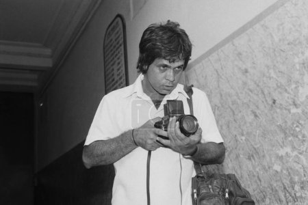 Téléchargez les photos : Vieux millésime indien années 1980 noir et blanc bollywood cinéma hindi film acteur, Inde, Raju Upadhyay, photographe indien - en image libre de droit