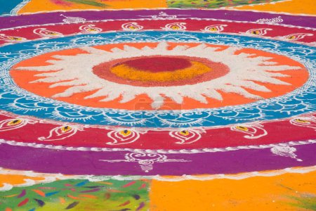 Téléchargez les photos : Énorme Rangoli pour célébrer Gudi Padva Festival, Thane Maharashtra, Inde, Asie - en image libre de droit