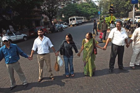 Foto de Cadena humana de unidad tras ataque terrorista de muyahidines decanos en Bombay Mumbai, Maharashtra, India 3, diciembre de 2008 - Imagen libre de derechos