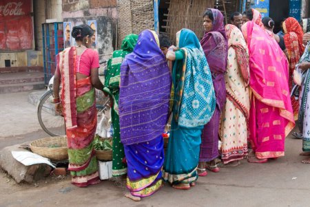 Foto de Mujeres reunidas en Bhubaneshwar, Orissa, India - Imagen libre de derechos