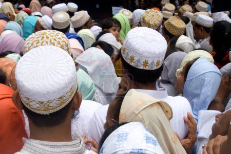 Téléchargez les photos : Communauté Bohri se réunissent devant leur mosquée pour le mariage, Bombay maintenant Mumbai, Maharashtra, Inde - en image libre de droit